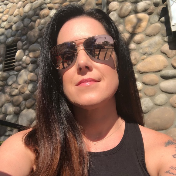 Meet your Posher, Lisa - Picture 2 of 8